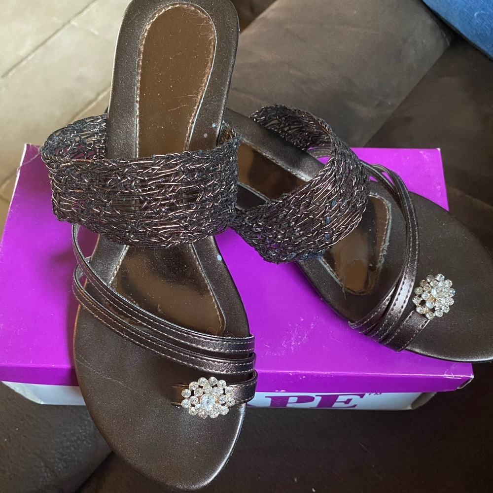 Low heel sandals